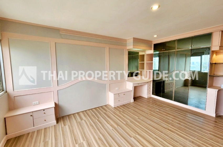 Condominium in Sathorn 