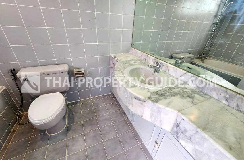 Condominium in Sathorn 