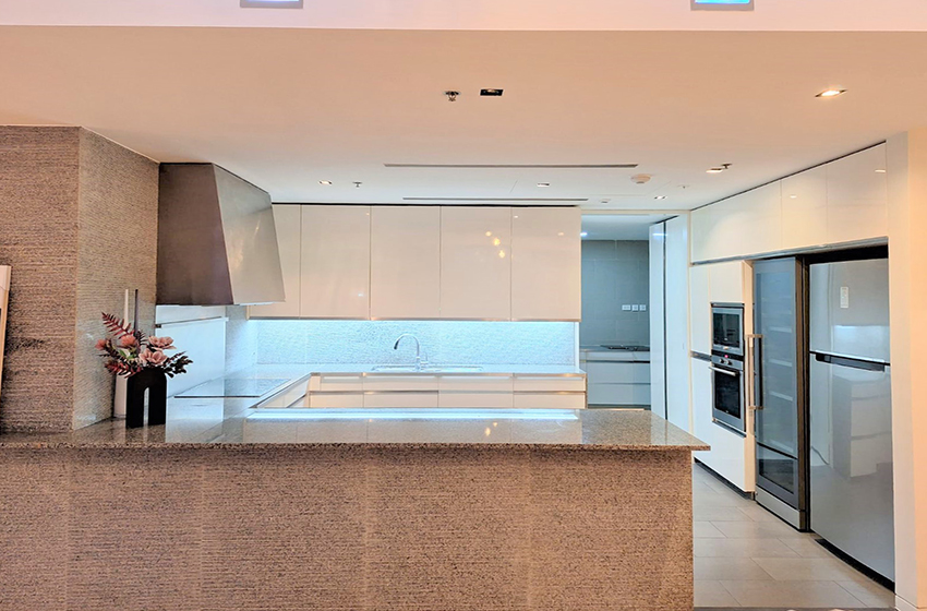 Condominium in Sathorn : The Met Sathorn 