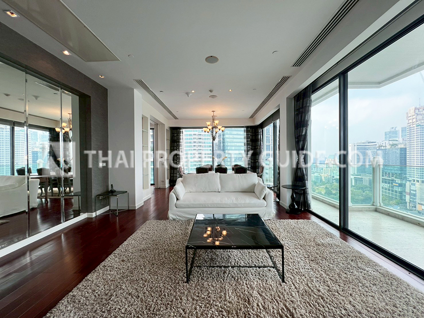 Condominium in Sukhumvit : Le Raffine 39 