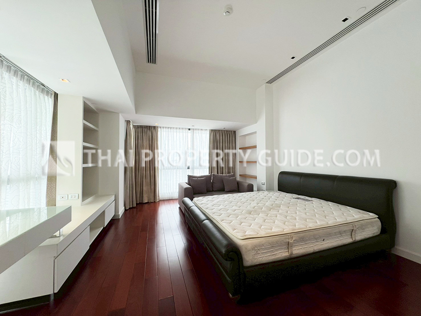 Condominium in Sukhumvit : Le Raffine 39 