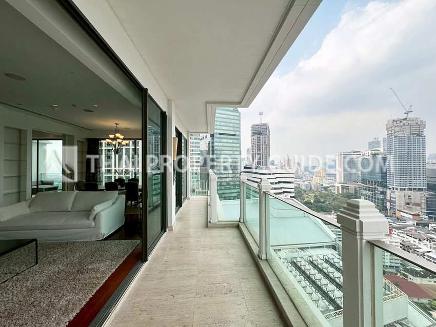 Condominium in Sukhumvit : Le Raffine 39 