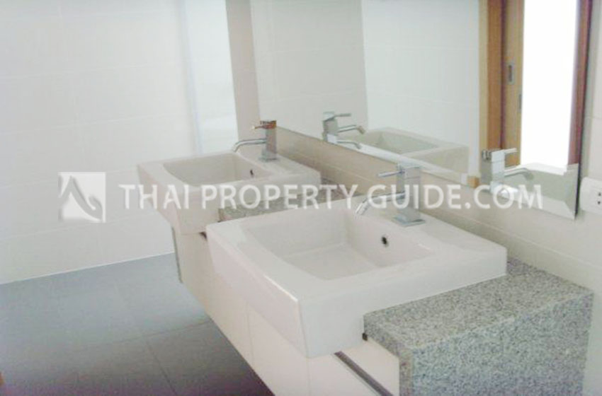 Condominium in Sukhumvit : Millennium Residence 
