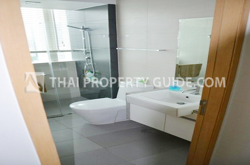 Condominium in Sukhumvit : Millennium Residence 