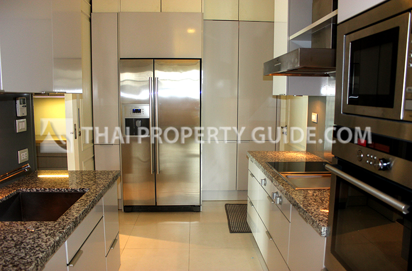 Condominium in Sukhumvit : Le Raffine 39 