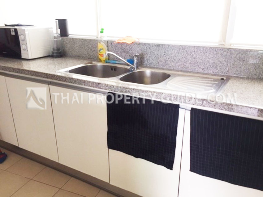Condominium in Sukhumvit : Millennium Residence 