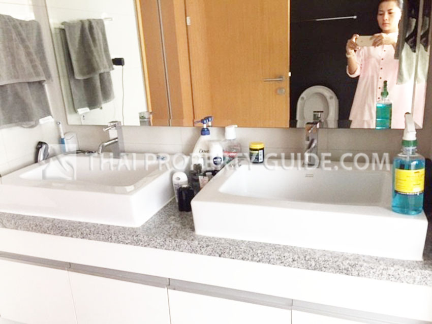 Condominium in Sukhumvit : Millennium Residence 