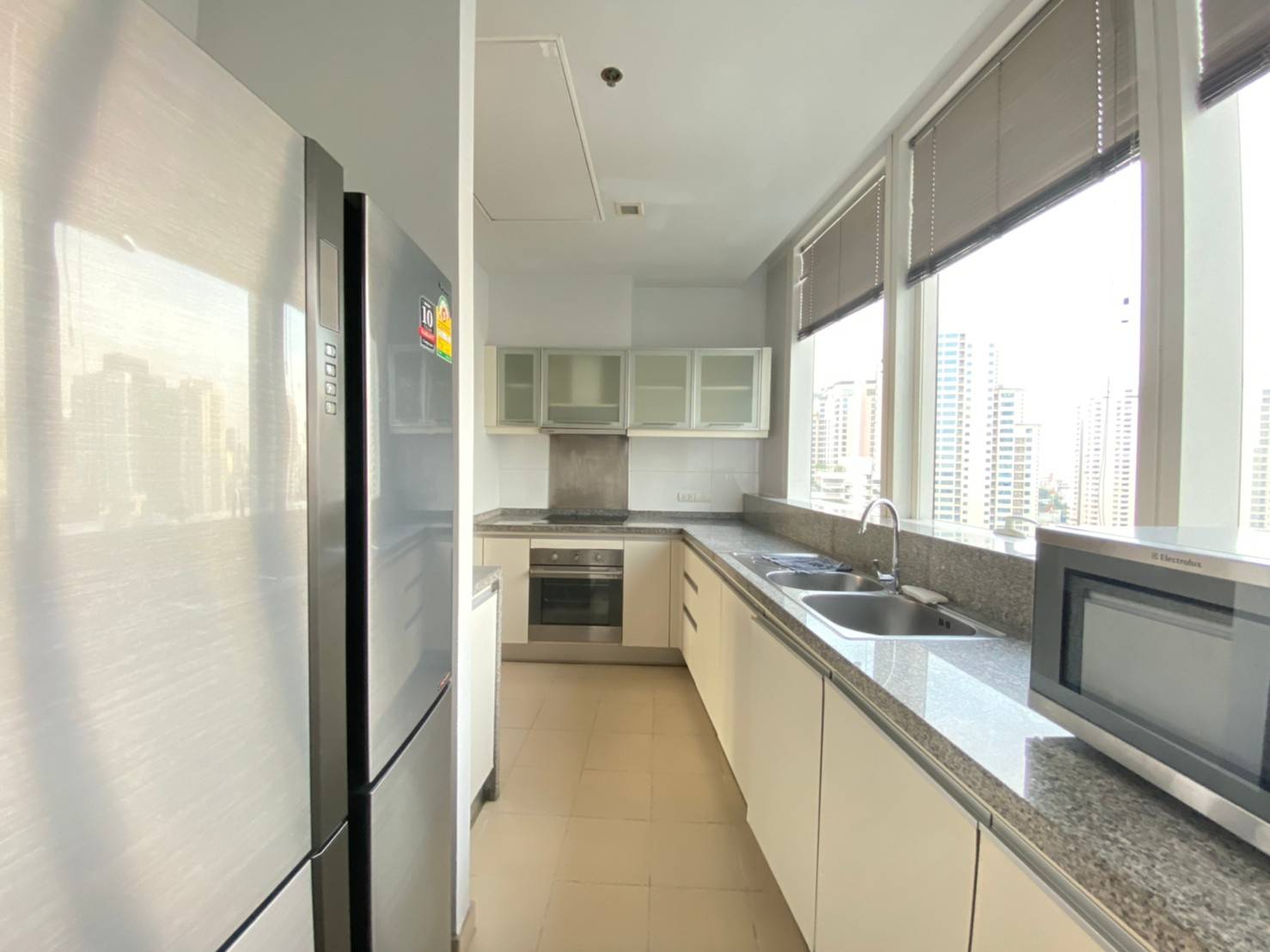 Condominium in Sukhumvit : Millennium Residence 