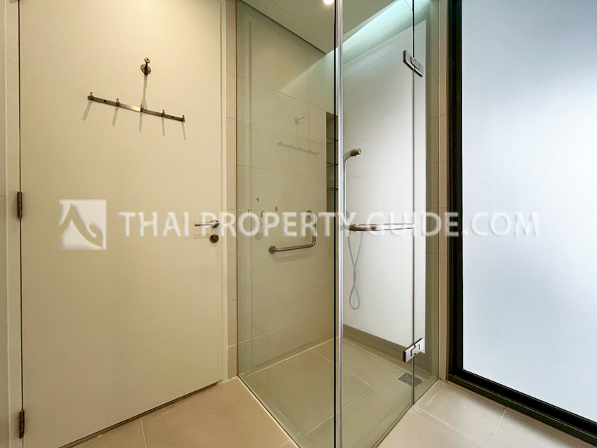 Condominium in Sukhumvit : Domus Condo Suk 16 