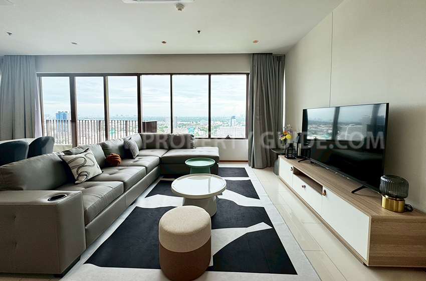 Condominium in Sukhumvit : The Emporio Place 