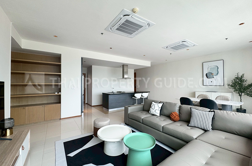 Condominium in Sukhumvit : The Emporio Place 