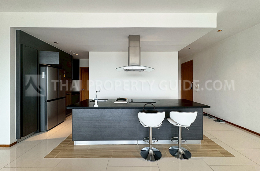 Condominium in Sukhumvit : The Emporio Place 