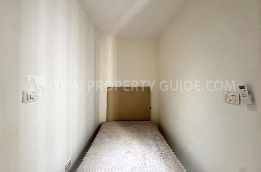 Condominium in Sukhumvit : The Emporio Place 