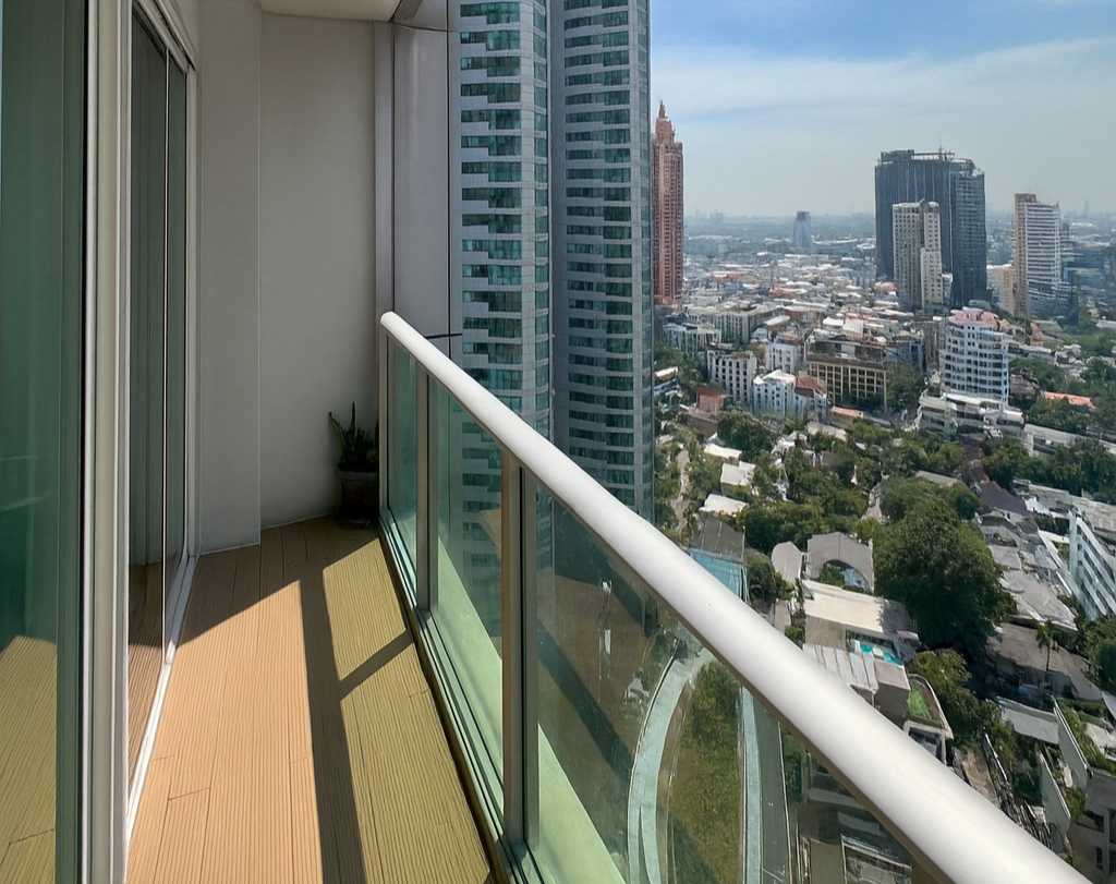 Condominium in Sukhumvit : Millennium Residence 