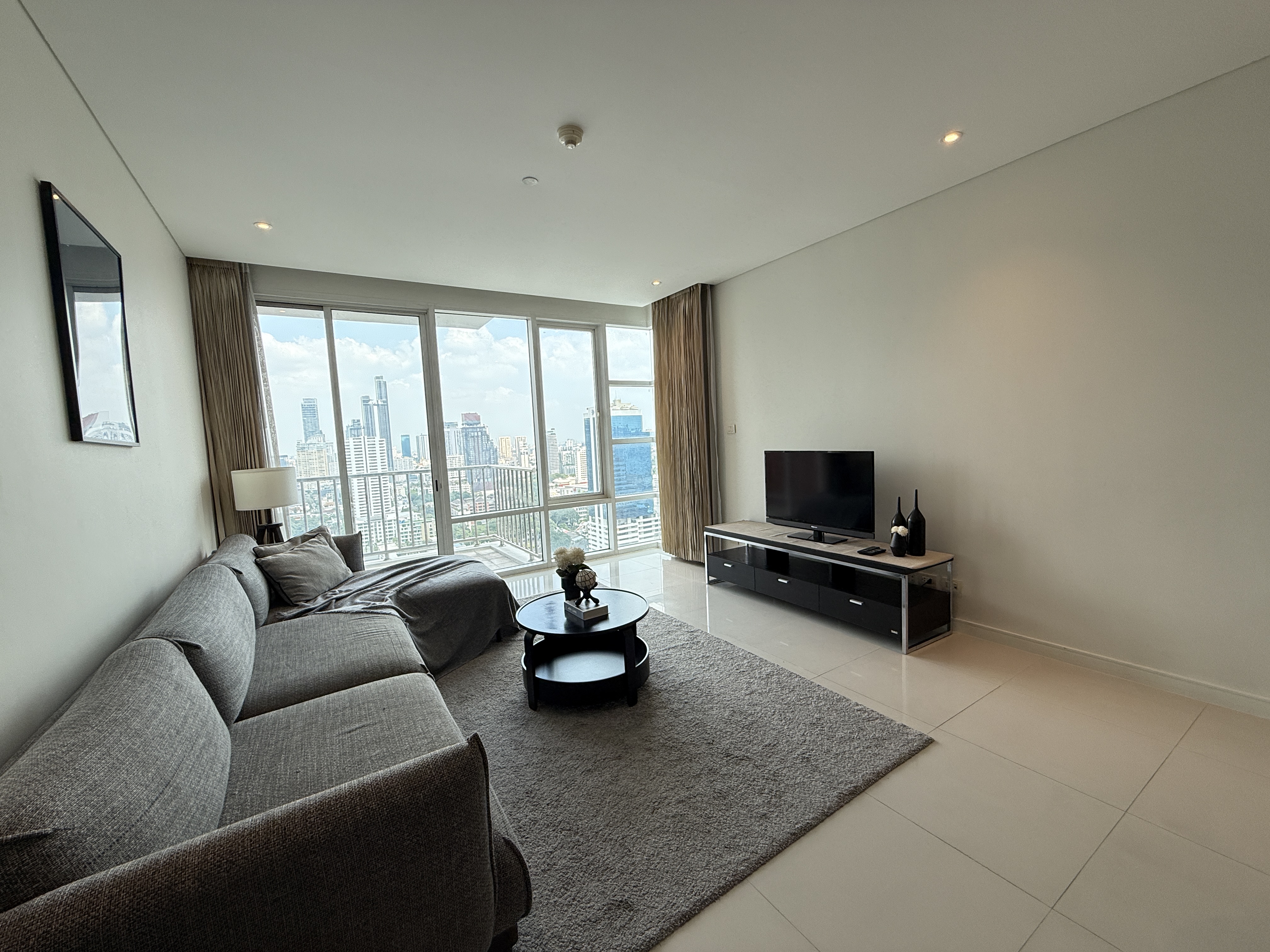 Condominium in Sukhumvit : FullerTon Condominium 