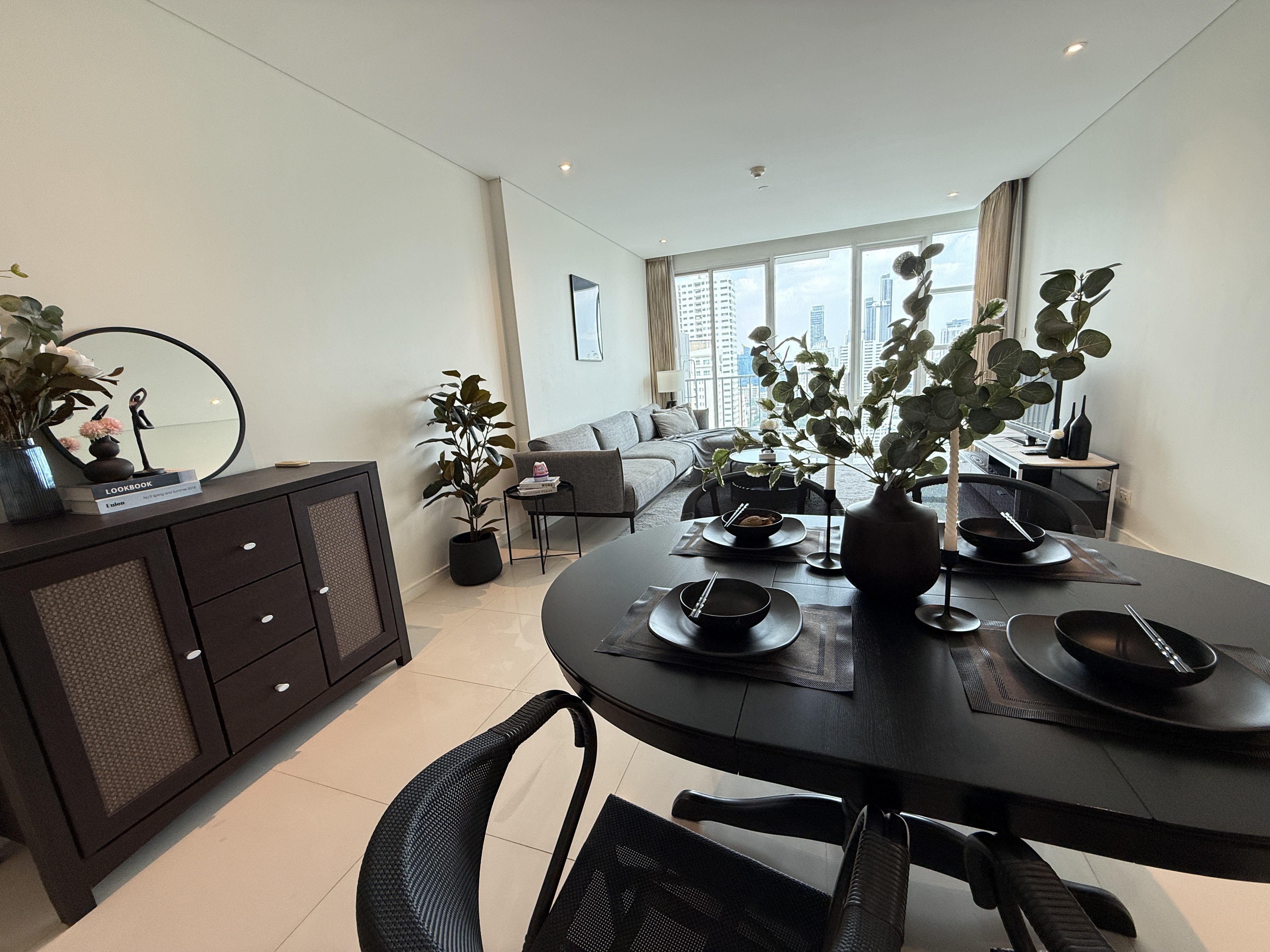 Condominium in Sukhumvit : FullerTon Condominium 