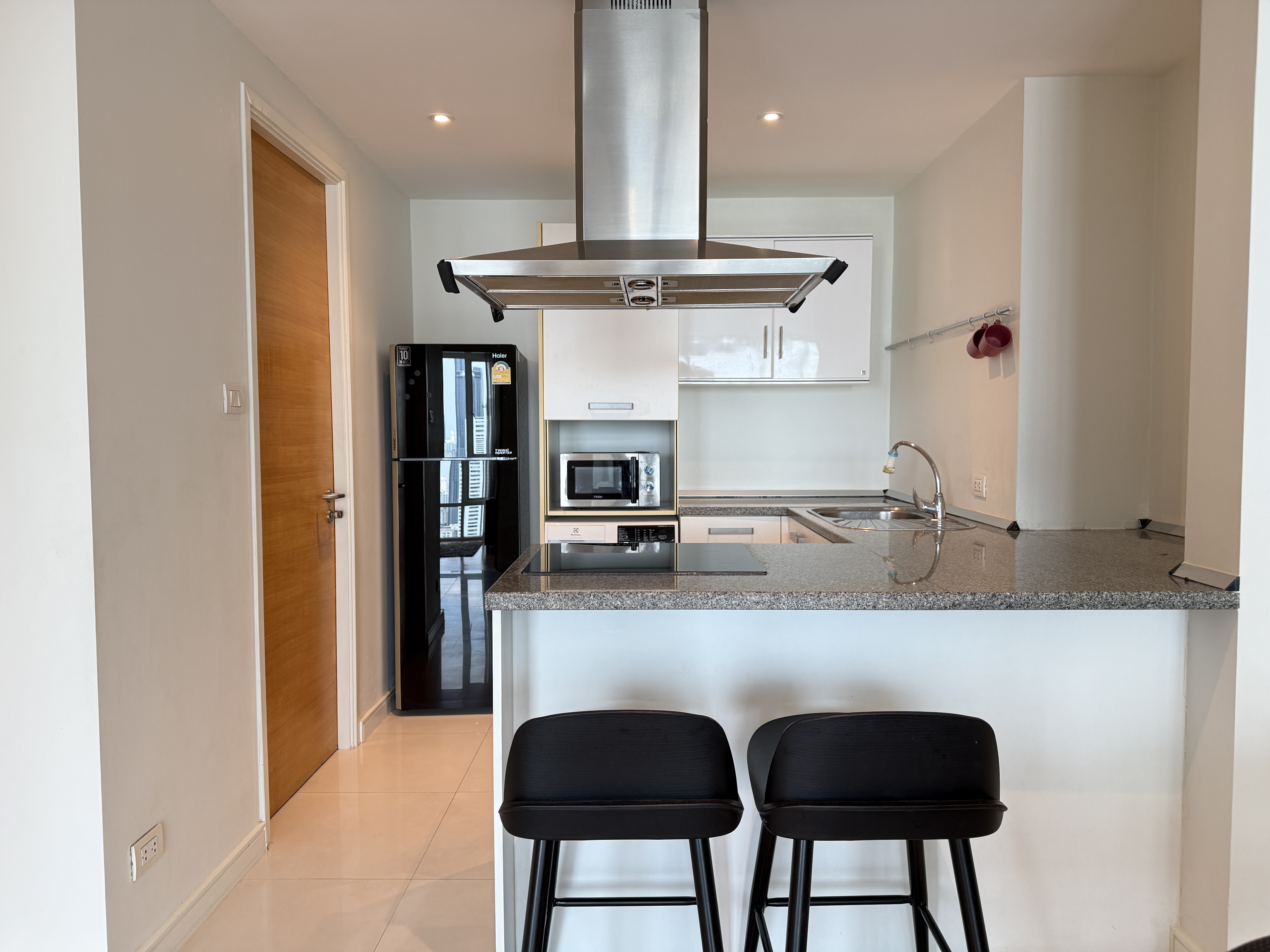 Condominium in Sukhumvit : FullerTon Condominium 