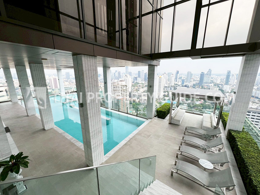 Condominium in Sukhumvit : Vittorio Condominium at Sukhumvit 39 