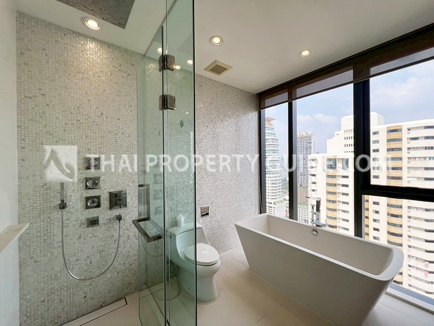 Condominium in Sukhumvit : Vittorio Condominium at Sukhumvit 39 