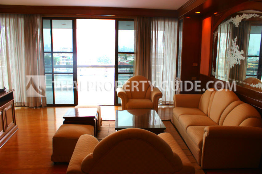 Condominium in Near United Nations 