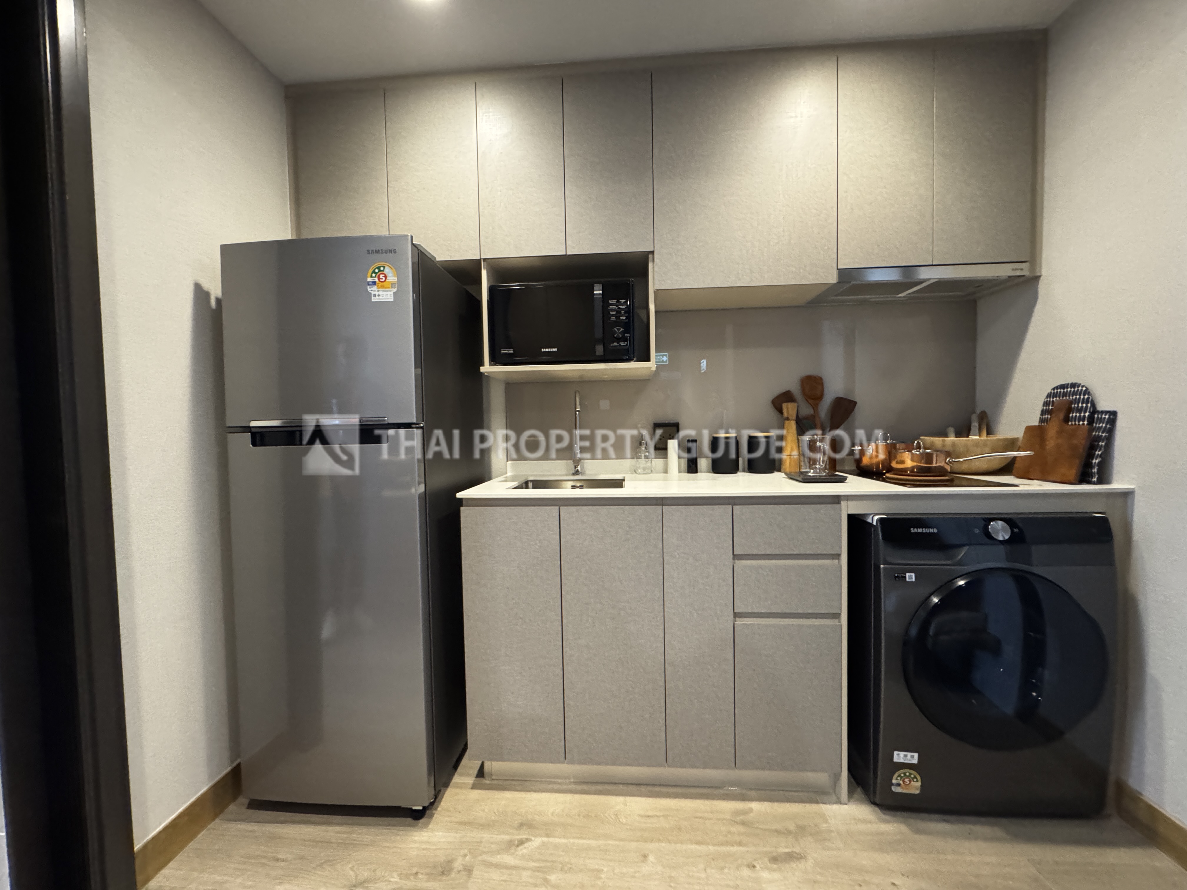 Condo For Sale in Rama 4 