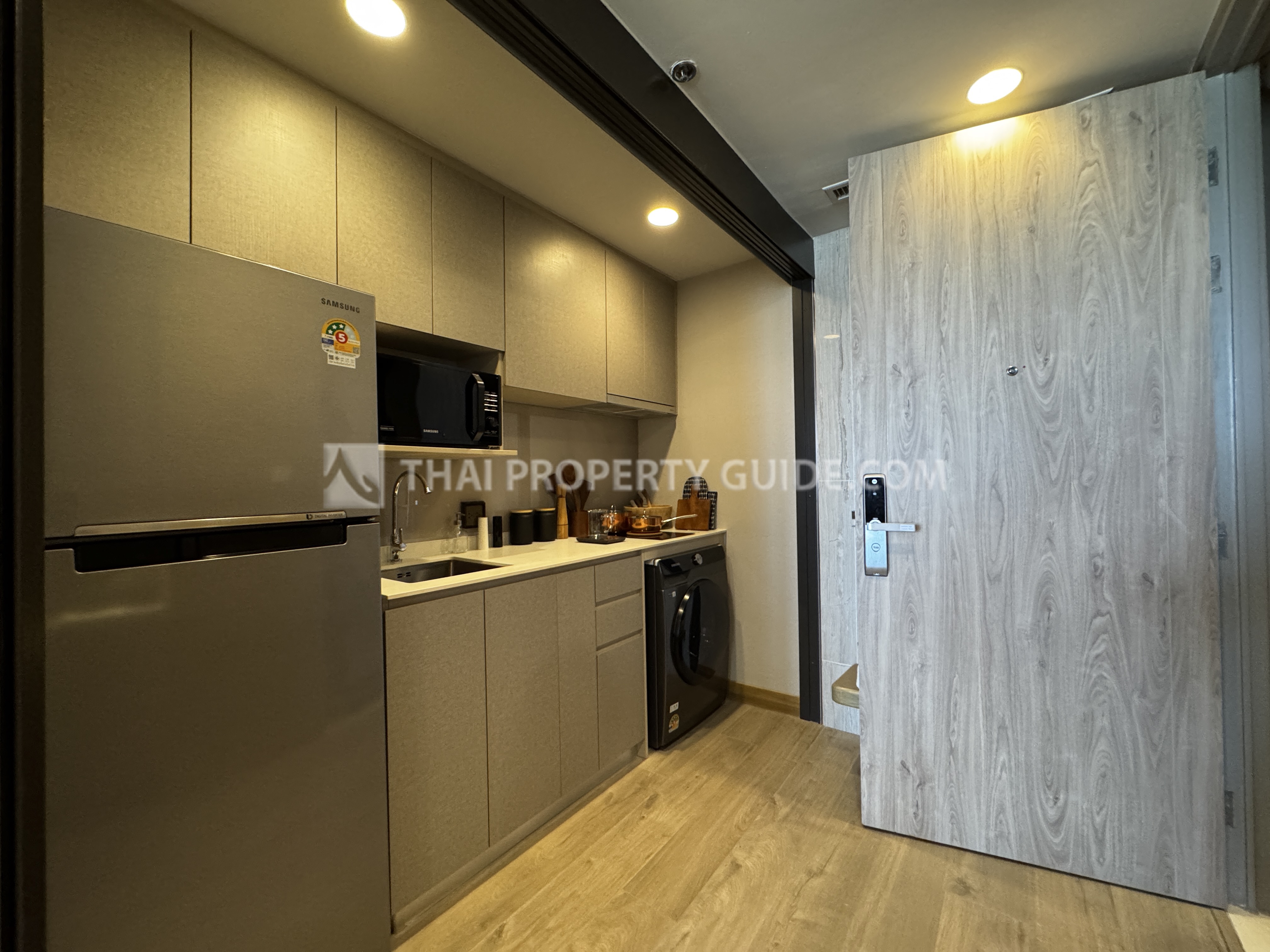 Condo For Sale in Rama 4 