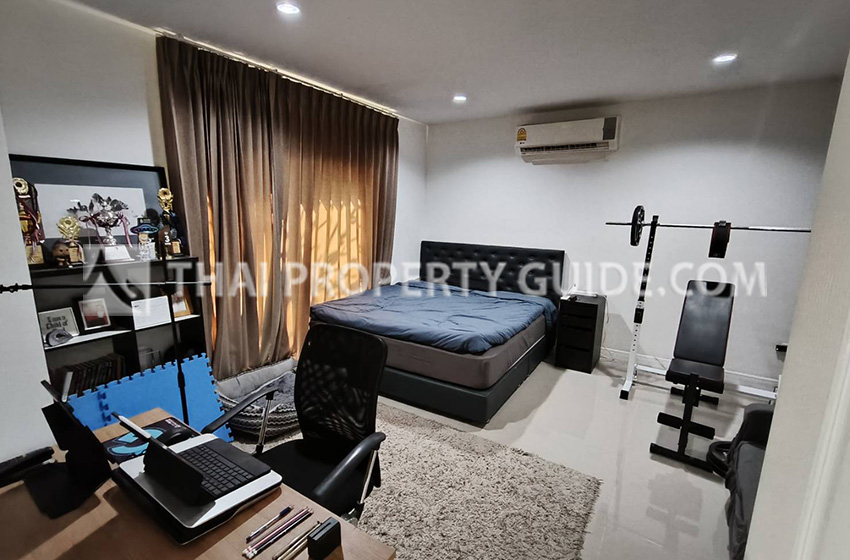 House in Nichada Thani 