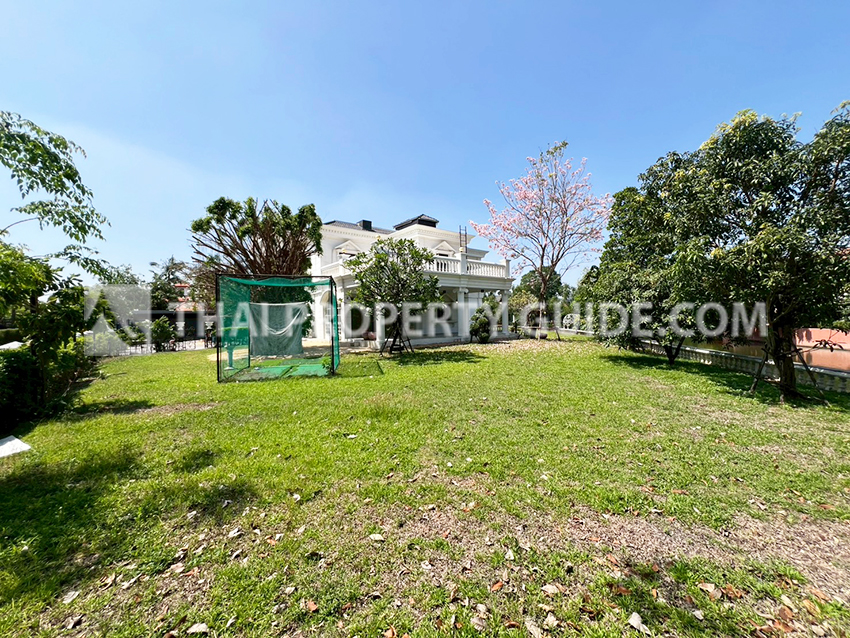 House with Private Pool in Bangnatrad 