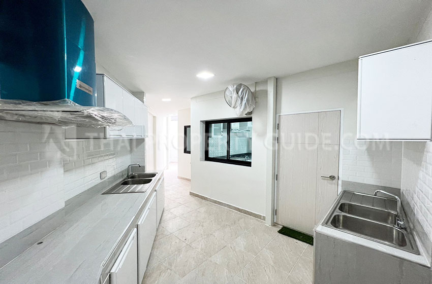 House with Private Pool in Bangnatrad 