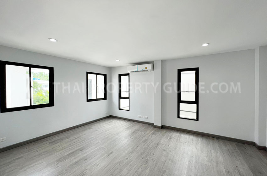House with Private Pool in Bangnatrad 