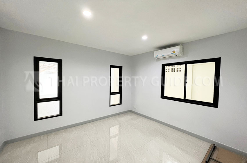 House with Private Pool in Bangnatrad 