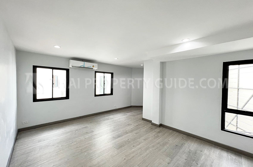 House with Private Pool in Bangnatrad 
