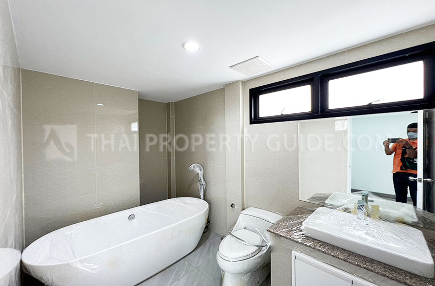 House with Private Pool in Bangnatrad 