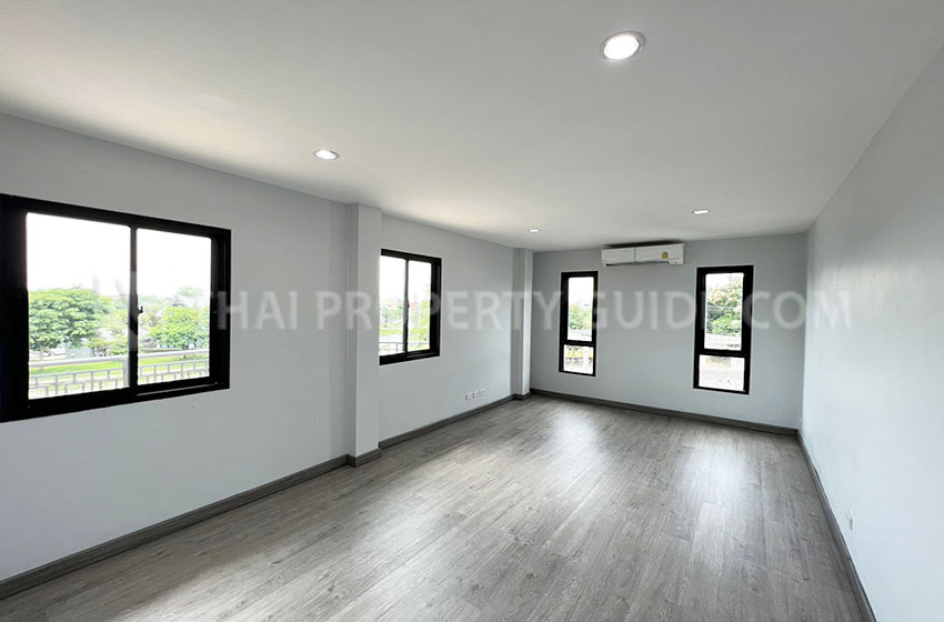 House with Private Pool in Bangnatrad 