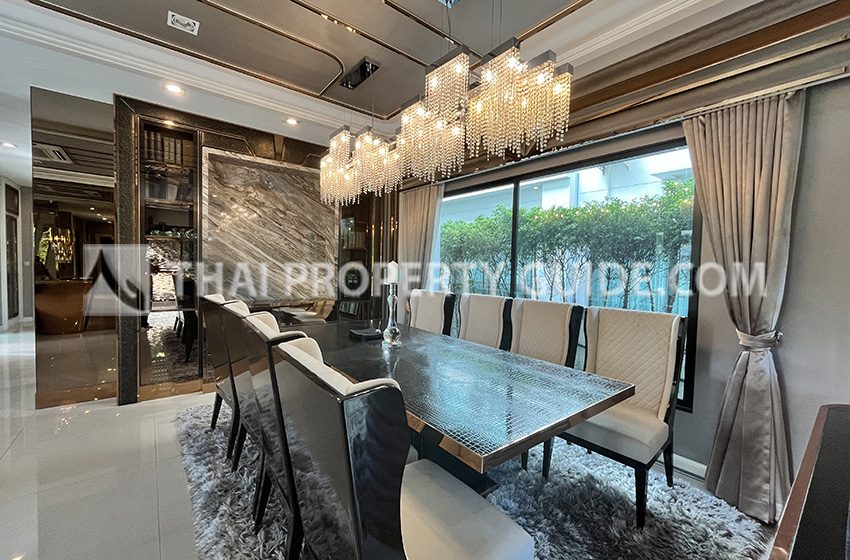 House with Private Pool in Bangnatrad 