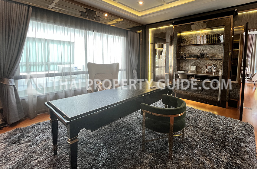 House with Private Pool in Bangnatrad 