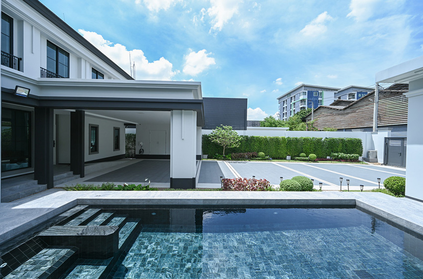 House with Private Pool in Bangnatrad 
