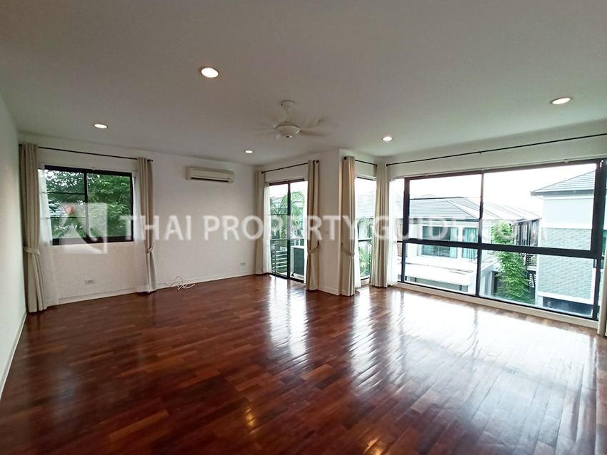House with Private Pool in Chaengwattana (near Nichada Thani) 