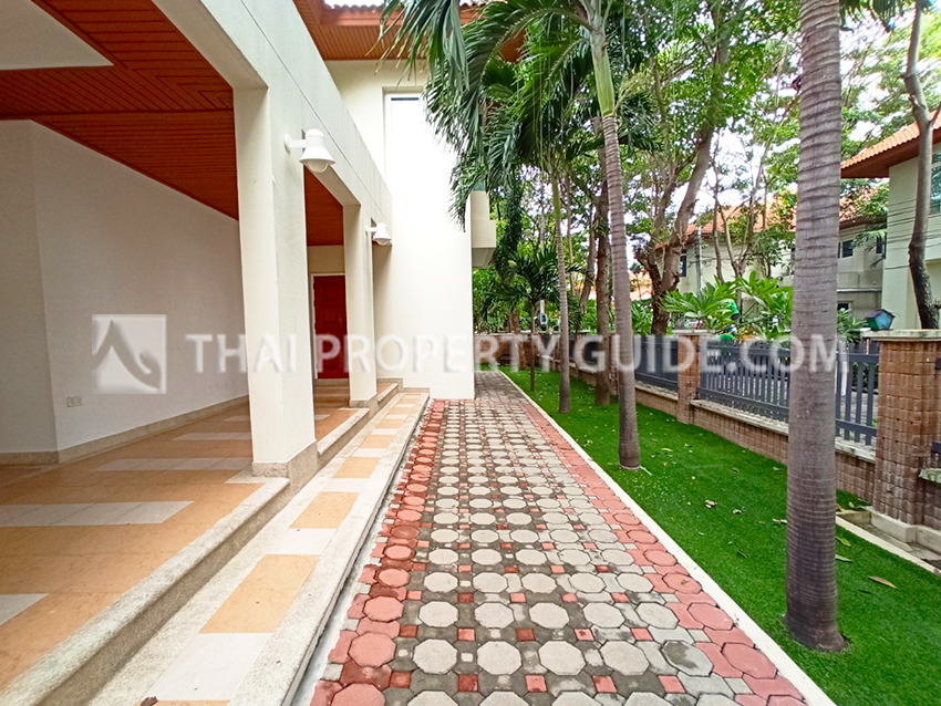 House with Private Pool in Nichada Thani 