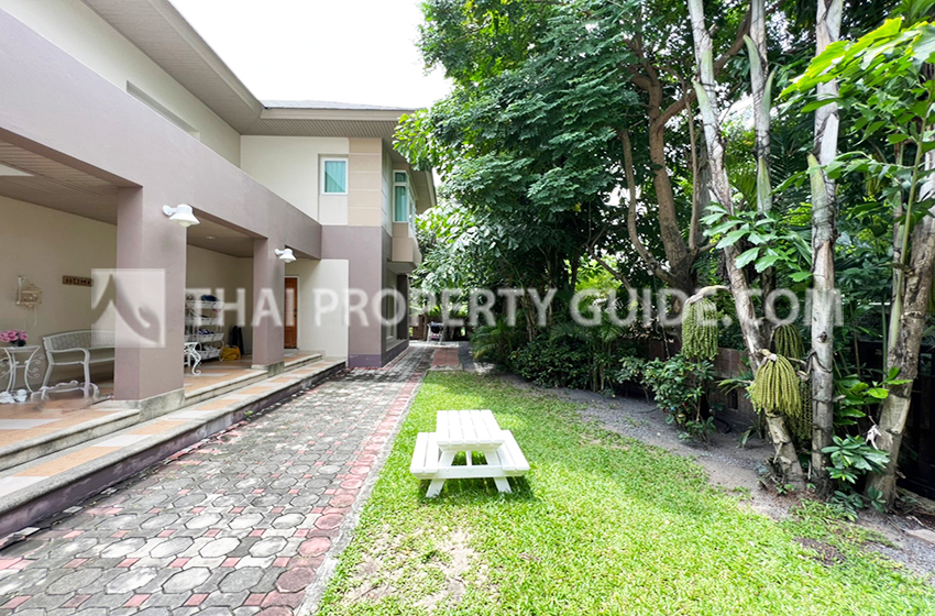 House with Private Pool in Nichada Thani 