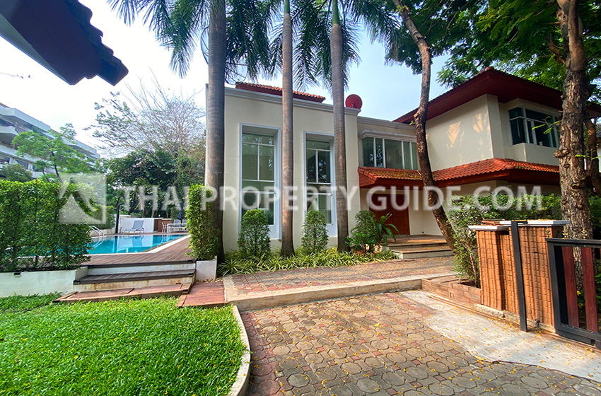 House with Private Pool in Nichada Thani 