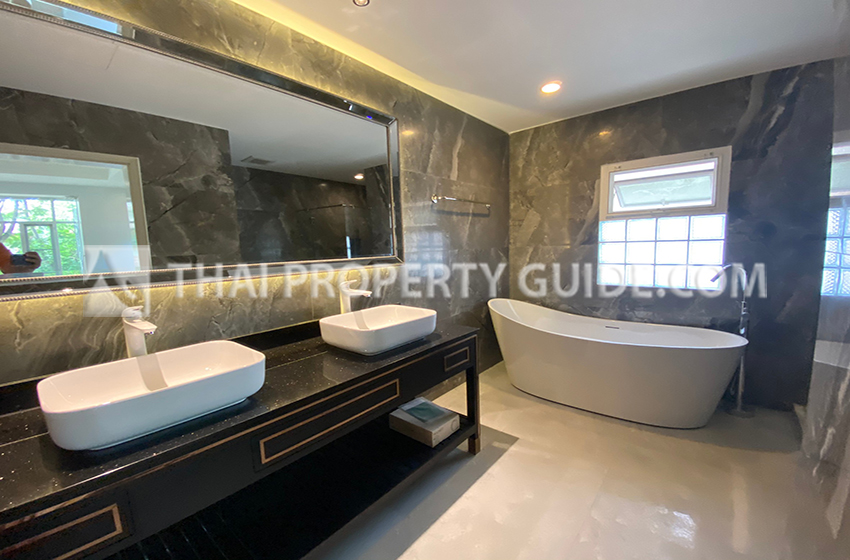 House with Private Pool in Nichada Thani 