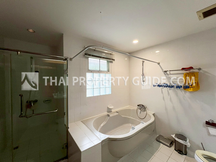 House with Private Pool in Nichada Thani 