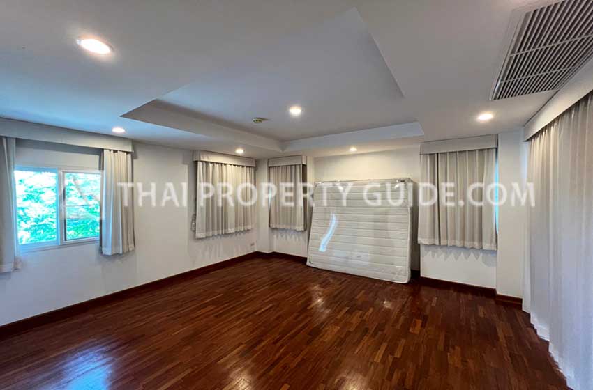 House with Private Pool in Nichada Thani 