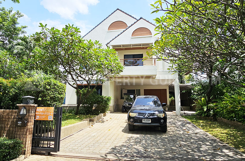 House with Private Pool in Nichada Thani 