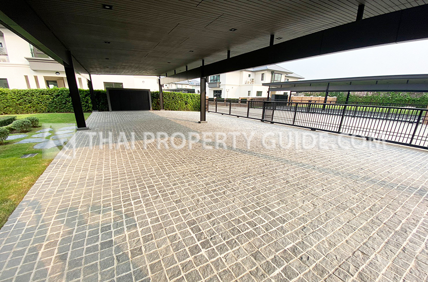 House with Private Pool in Nichada Thani 