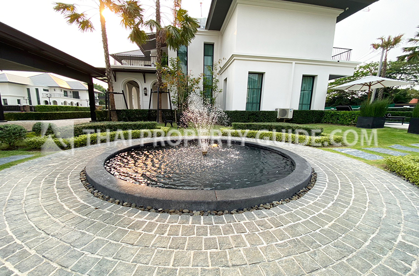 House with Private Pool in Nichada Thani 