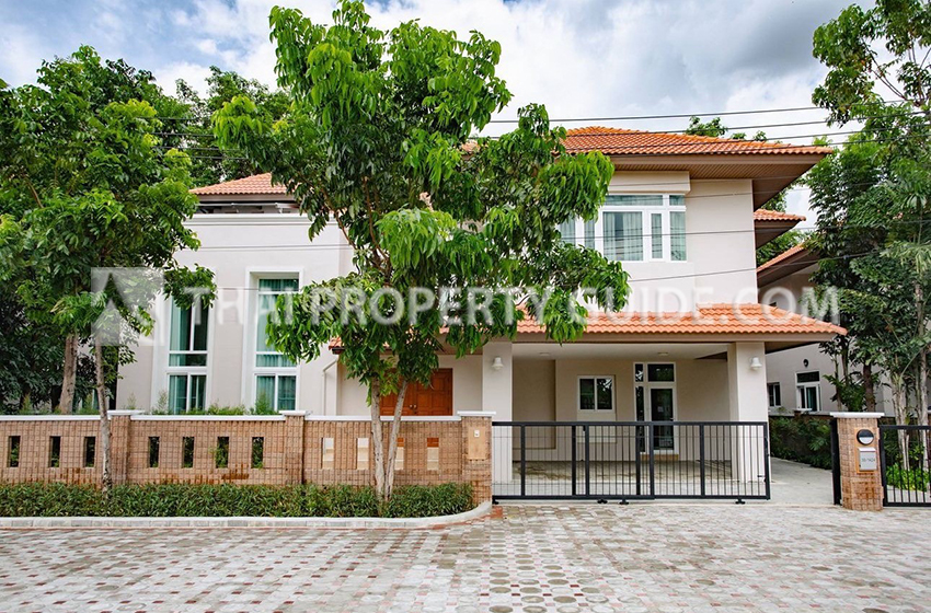 House with Private Pool for rent in Nichada Thani