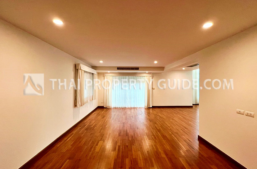 House with Private Pool in Nichada Thani 