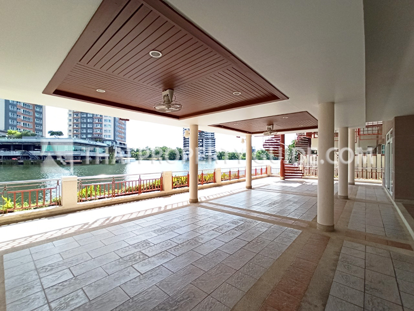 House with Private Pool in Nichada Thani 